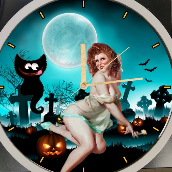 Hocus pocus Winifred and her Cat clock - Picture 2 of 6